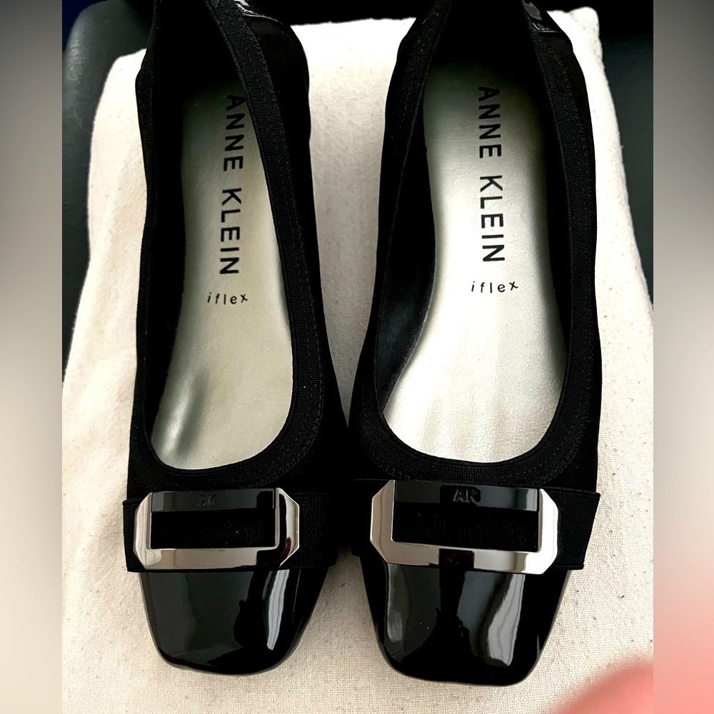 Gently used Anne Klein fabric,& patent ballet flats